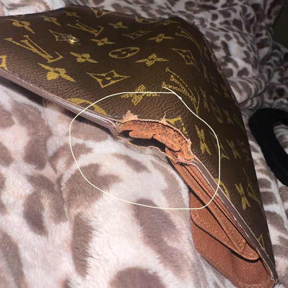 Authentic Louis Vuitton monogram wallet - Picture 10 of 14